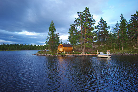 Bastu och badbrygga vid Ränningsvallssjön. Foto: Åsa Evertsdotter
